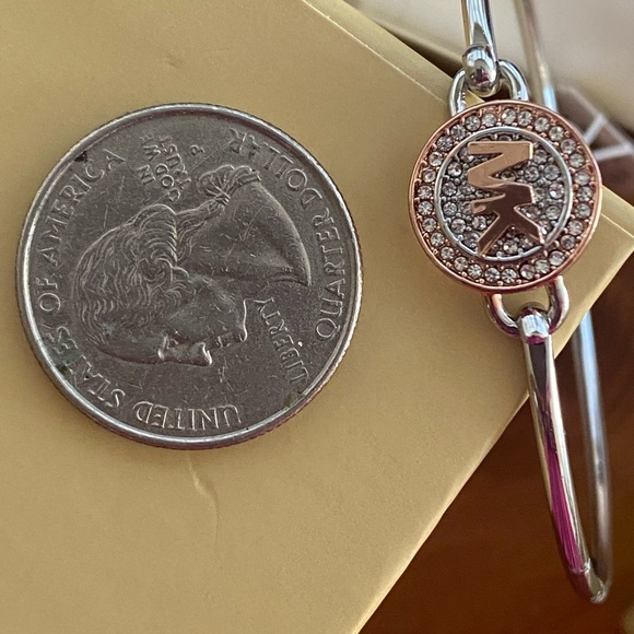 Michael Kors Set- Logo bangle &  pierced earrings  NEW IN BOX w tags and booklet - Picture 5 of 11